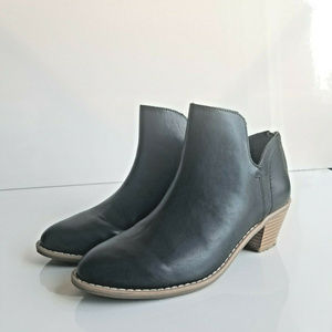 Womens Booties Size 6.5 Rocket Dog